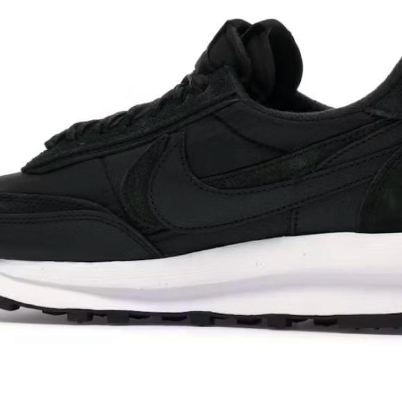 Nike, black sneakers, NWT - Picture 3 of 7
